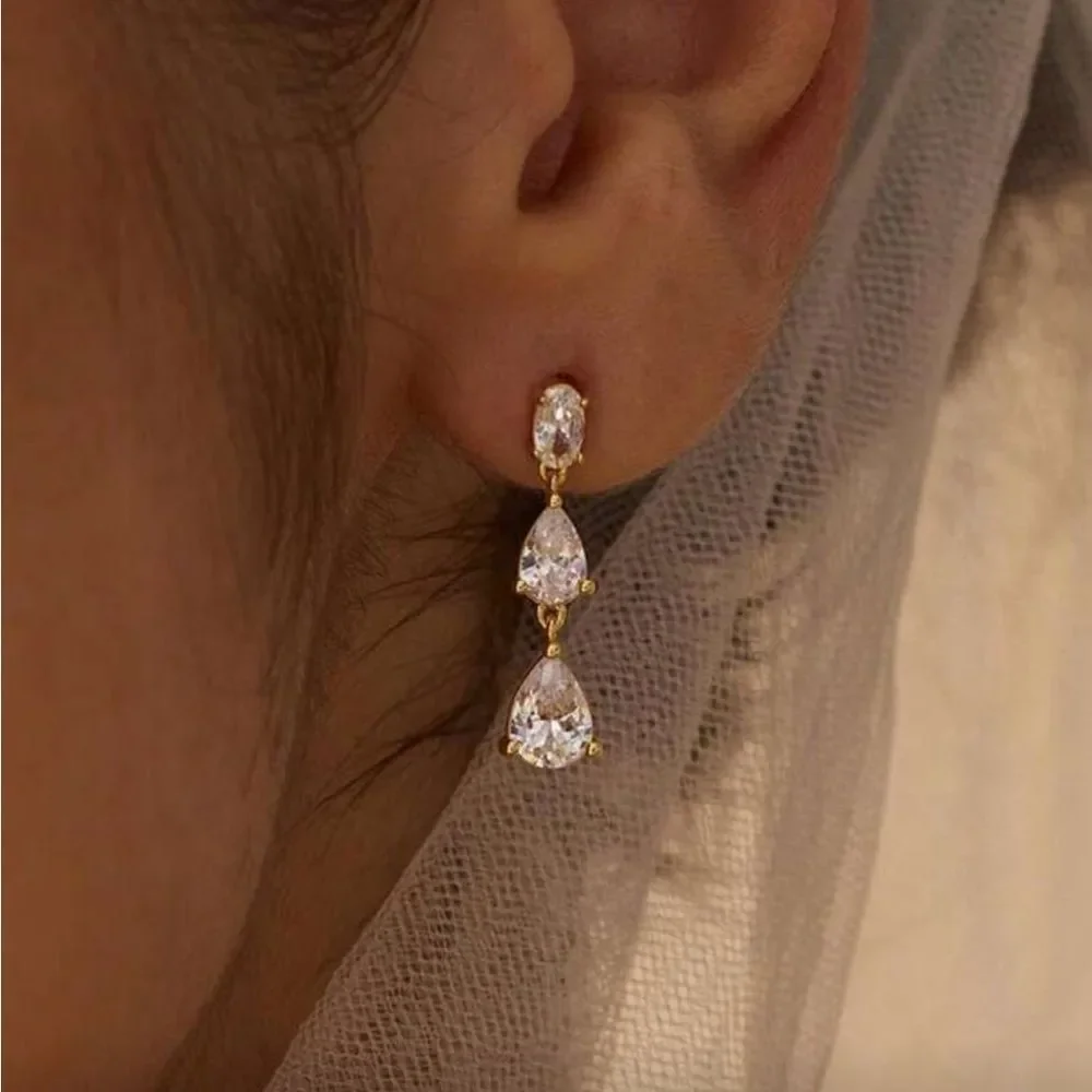 Diamond Drop Earrings Q734